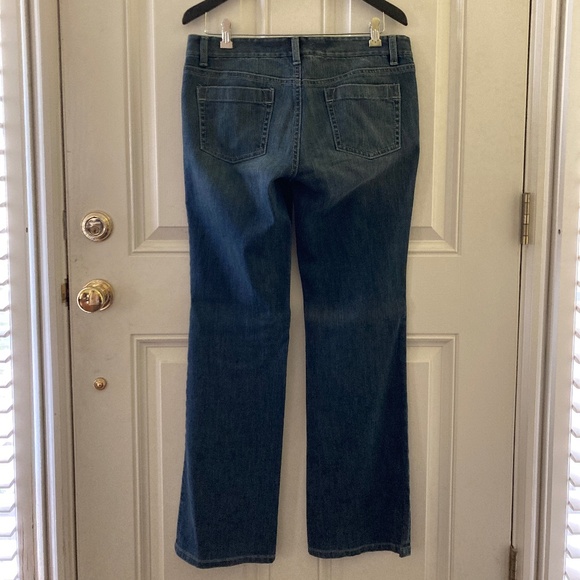 Ann Taylor Women's Modern Fit Boot Cut Denim Jeans/Lindsay Waist/Size 8 - Picture 2 of 3